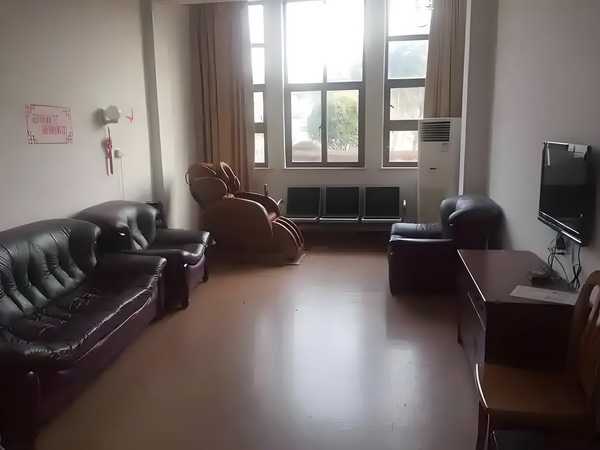 怎么搞深户_冯骥荐电影南京照相馆：没有抒情只有血的事实 南京照相馆不吭站在一旁声